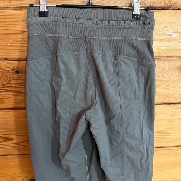 Lululemon Dance Studio Crop Grey Sage Size 2 - Picture 4 of 9